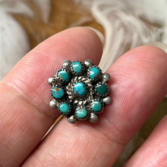 🖤Navajo Sterling silver turquoise screw-back earrings - Picture 3 of 9